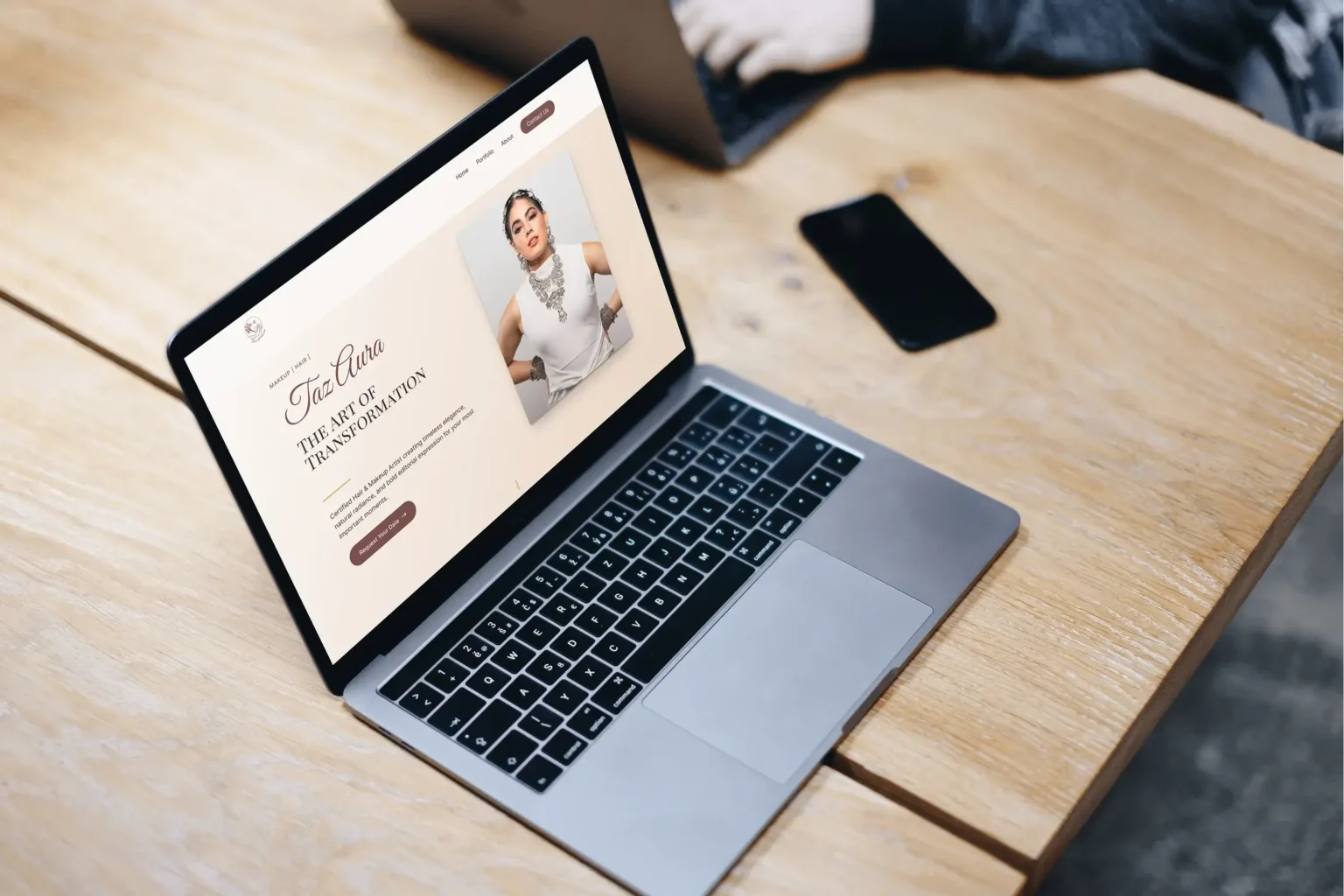 Free Macbook Pro Space Gray mockup on the wooden table (Mockuuups Studio)